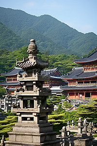 建筑传统背景图片_一座山和许多包含宝塔的小建筑