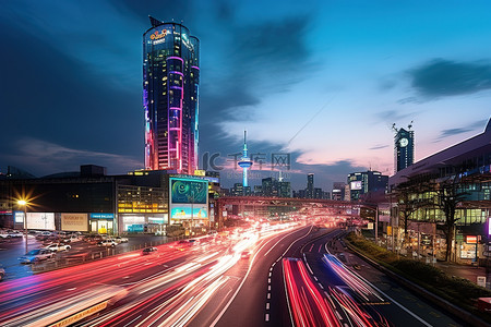 韩国城市高层塔，头顶有云和汽车
