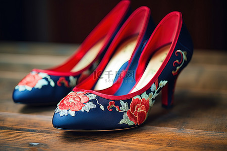 刺绣文化背景图片_一双绣花高跟鞋放在木地板上