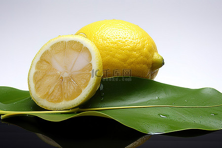柠檬和绿叶的果皮