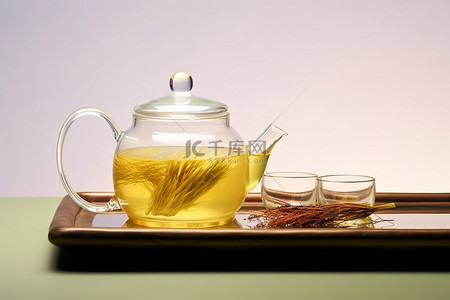 传统绿茶，配有小麦和托盘上的茶壶