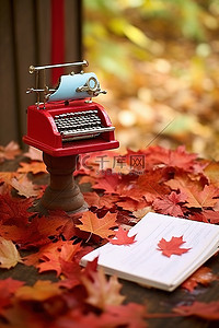 红枫叶下桌子上的信件和笔记