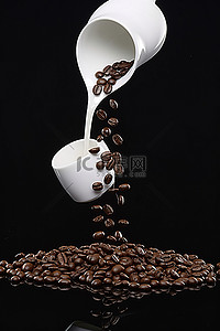 咖咖啡香气背景图片_从白色咖啡壶中倒出的咖啡豆