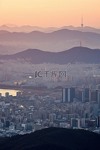 从城南山顶看日出的韩国城