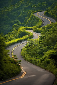 夏天森林风景背景图片_风景优美的道路，两旁是郁郁葱葱的绿色山丘