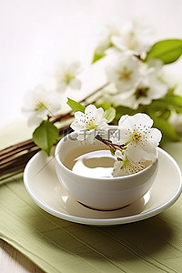鲜花和茶装在一个迷人的碗里