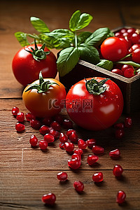 桌上的红番茄和石榴