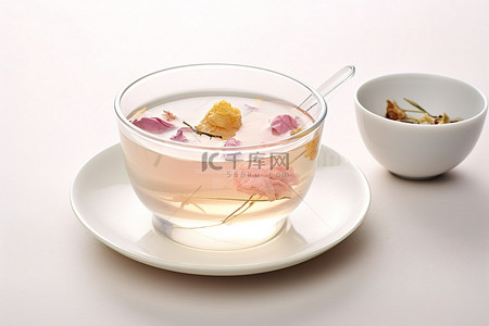 花茶茶背景图片_一杯香槟茶加白茶柠檬玫瑰花瓣