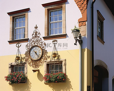 石勒苏益格霍尔斯坦一座房子正面的钟表