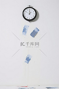 华人日历背景图片_空墙上的手表
