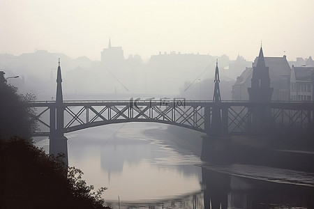 欧洲背景图片_城市郊区河上的桥梁