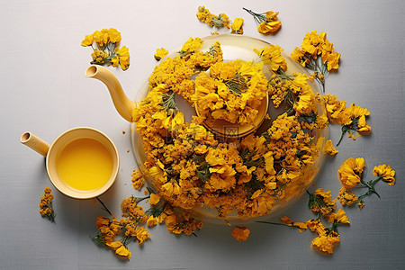 背景中的茶壶和鲜花
