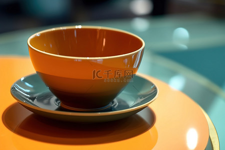 冰茶背景图片_杯碟上放着一杯橙子冰茶