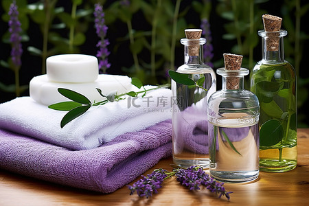 spa背景图片_Spa毛巾薰衣草和桌上的瓶子