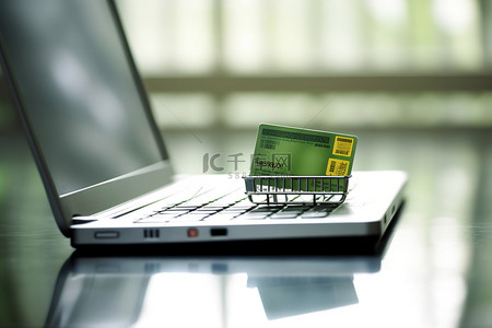 信用卡广告背景图片_笔记本电脑桌面上的购物卡
