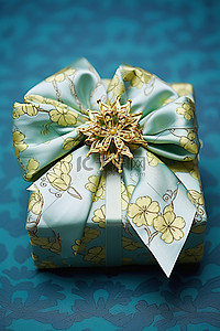 蓝色包装中的小樱花蝴蝶结礼物