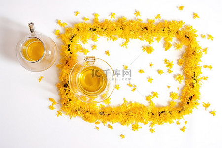 中茶壶背景图片_白色背景框架中的黄色花和茶壶