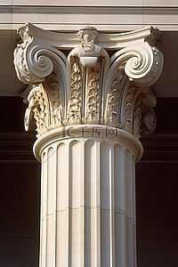 建筑物东角拱门的柱子