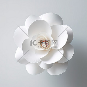 表白玫瑰背景图片_一朵白色的纸花显示在白色的表面上