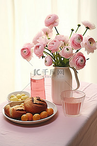 桌上的食物和鲜花