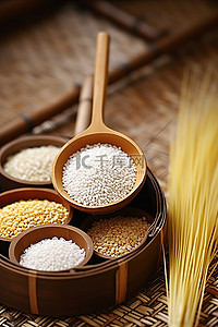 罗马竹架上木碗里的大米和小麦