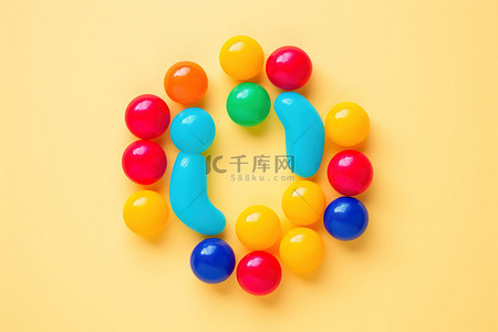 热豆粒糖是用彩色圆球写的