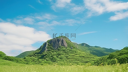 山公园山峰和绿草环绕