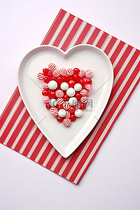 红色圆点背景图片_盘子上有红色和白色糖果的甜心笔记