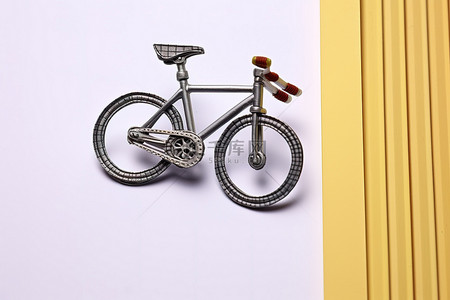 旅行彩色背景图片_在便条纸上用铅笔画出自行车