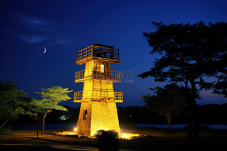 星背景图片_公园里的黄色木塔