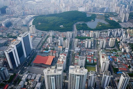 从空中俯瞰大型建筑的城市