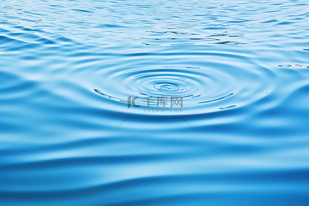 水面水中背景图片_水中的蓝色波纹