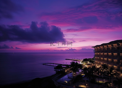 关岛背景图片_夜晚海洋上空的紫色天空