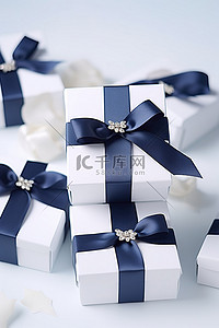 海军背景图片_有海军丝带和弓的蓝色礼品盒