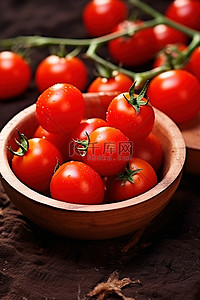 新鲜西红柿背景图片_土壤顶部木碗里的红番茄
