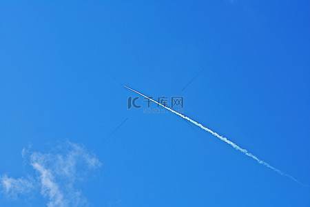 寂寞抽烟背景图片_飞机在清澈的蓝天上