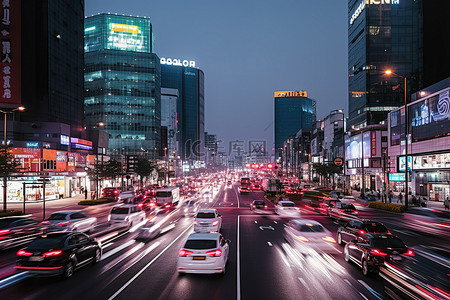 人和景物男背景图片_韩国市中心夜间行驶的人和汽车