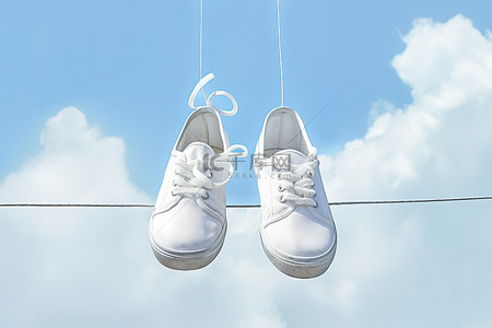 挂在晾衣绳上的两只白鞋