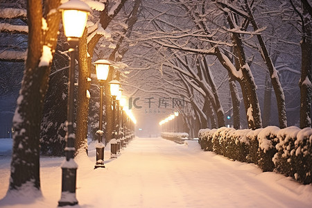 中国冬天积雪的人行道