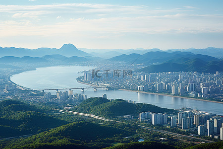 水准测量高清图片背景图片_从飞机飞过美丽的树木和山脉的首尔湾