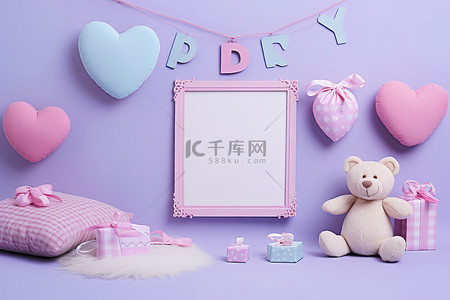 婴儿洗澡背景图片_蓝色背景，带有粉色婴儿用品，包括一张纸和礼物