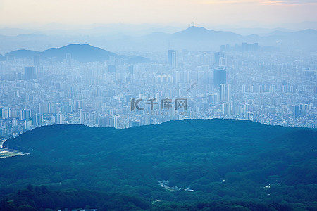 漓江三星船背景图片_韩国首尔市鸟瞰金山公园