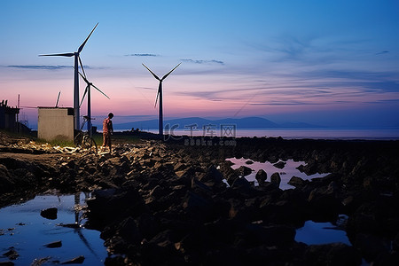 2014 年 2 月 10 日星期四，一名男子在海边修理风力涡轮机
