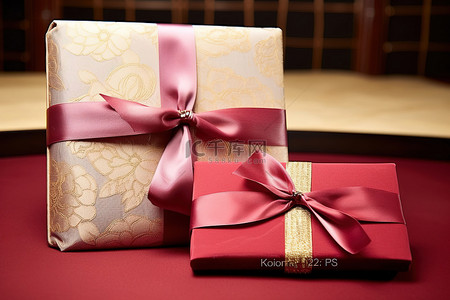新年的礼物背景图片_带礼品袋和卡片的礼物