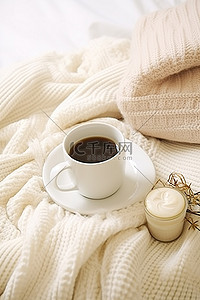白色桌毯杯毛衣针织服装羊毛在白色床上