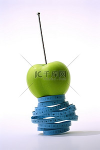 卷尺背景图片_青苹果和蓝色健身棒上的卷尺