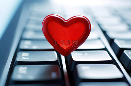键盘电脑背景图片_电脑键盘上的一颗心的图片