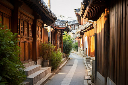 狭窄小巷的韩国传统建筑，有木结构建筑
