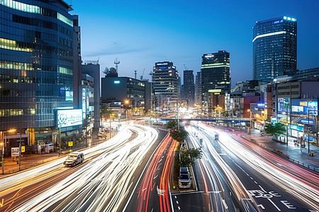 黄昏时分，长时间曝光俯视首尔拥挤的街道