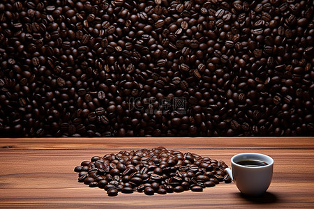 表示更多的标志背景图片_木桌上放着一杯咖啡豆，周围有更多咖啡豆